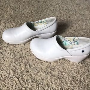 Nursing shoes